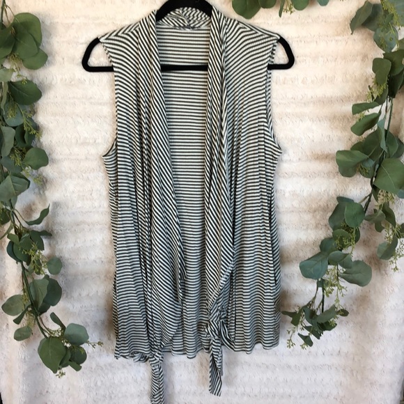Annabelle Tops - • Sleeveless Cardigan •